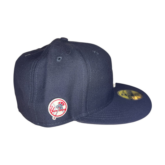New York Yankees Side Patch Pin New Era Fitted Size 7 3/8 Hat