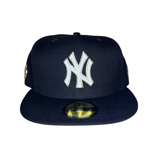 New York Yankees Side Patch Pin New Era Fitted Size 7 3/8 Hat