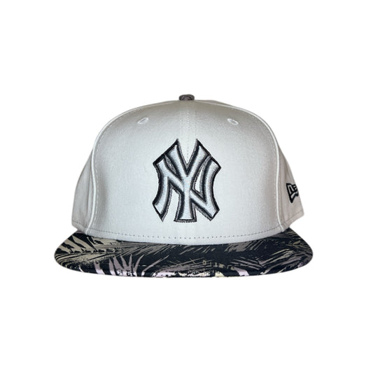 New York Yankees New Era Fitted Size 7 3/8 Hat