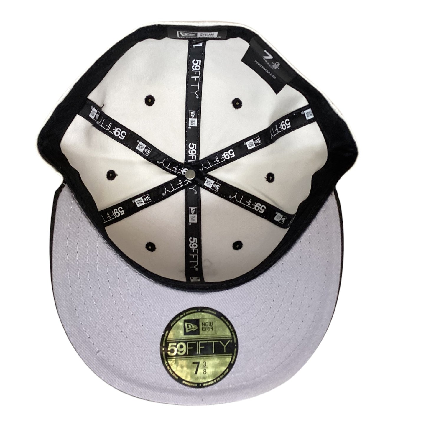 Charlie Brown Peanuts New Era Fitted Size 7 3/8 Hat
