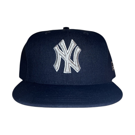 New York Yankees New Era Fitted size 7 3/8 Hat