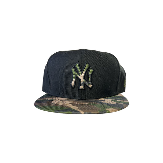 New York Yankees Camo New Era Fitted Size 7 3/8 Hat