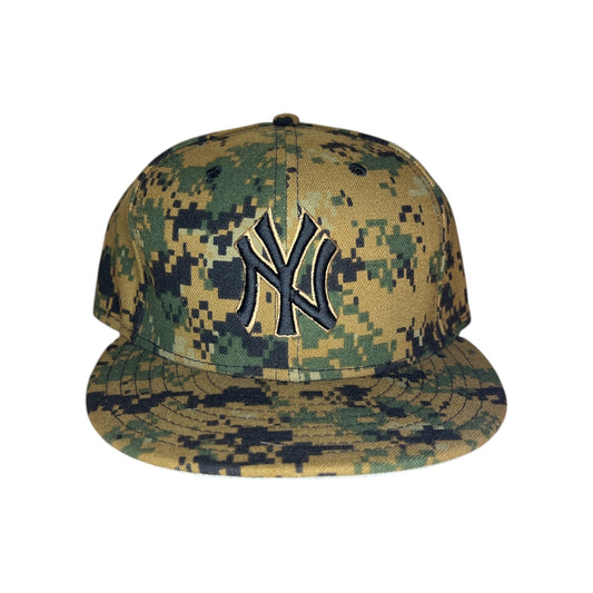 New York Yankees Camo New Era fitted Size 7 3/8 hat